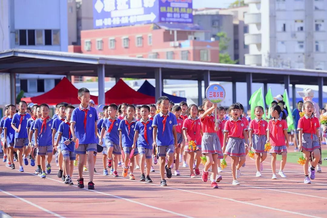 快乐运动争当新时代小健将厦门侨英小学举行2018年秋季运动会