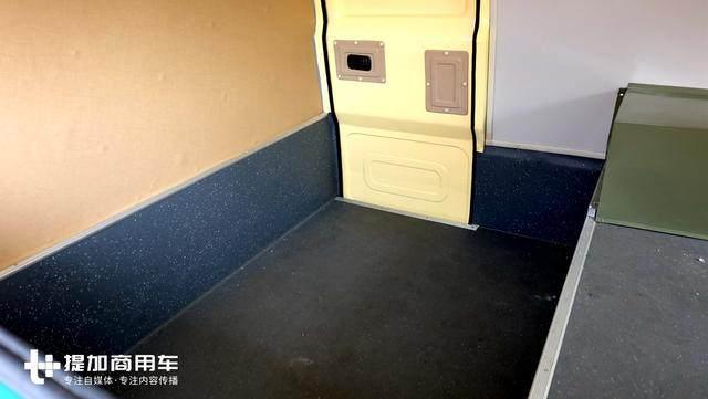 致敬大众T1?承载性可比轻卡厢货,恒天新楚风电动售货面包车实拍