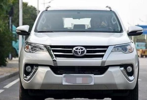 老板不买陆巡, 花25万这款丰田6座: 员工坦言比三菱帕杰罗好看
