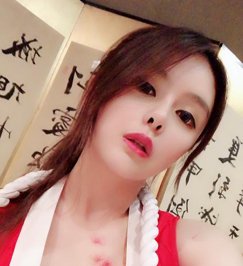 张琪格cos不知火舞,一身伤引网友好奇,随后她的解释,亮了!