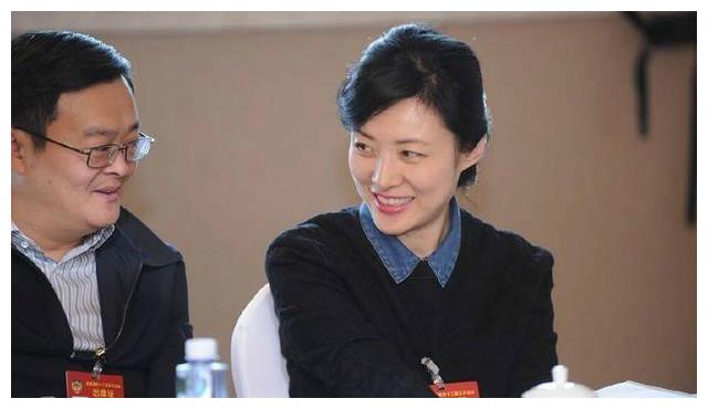 周涛的任务和生活照片:与丈夫十年好友的情人