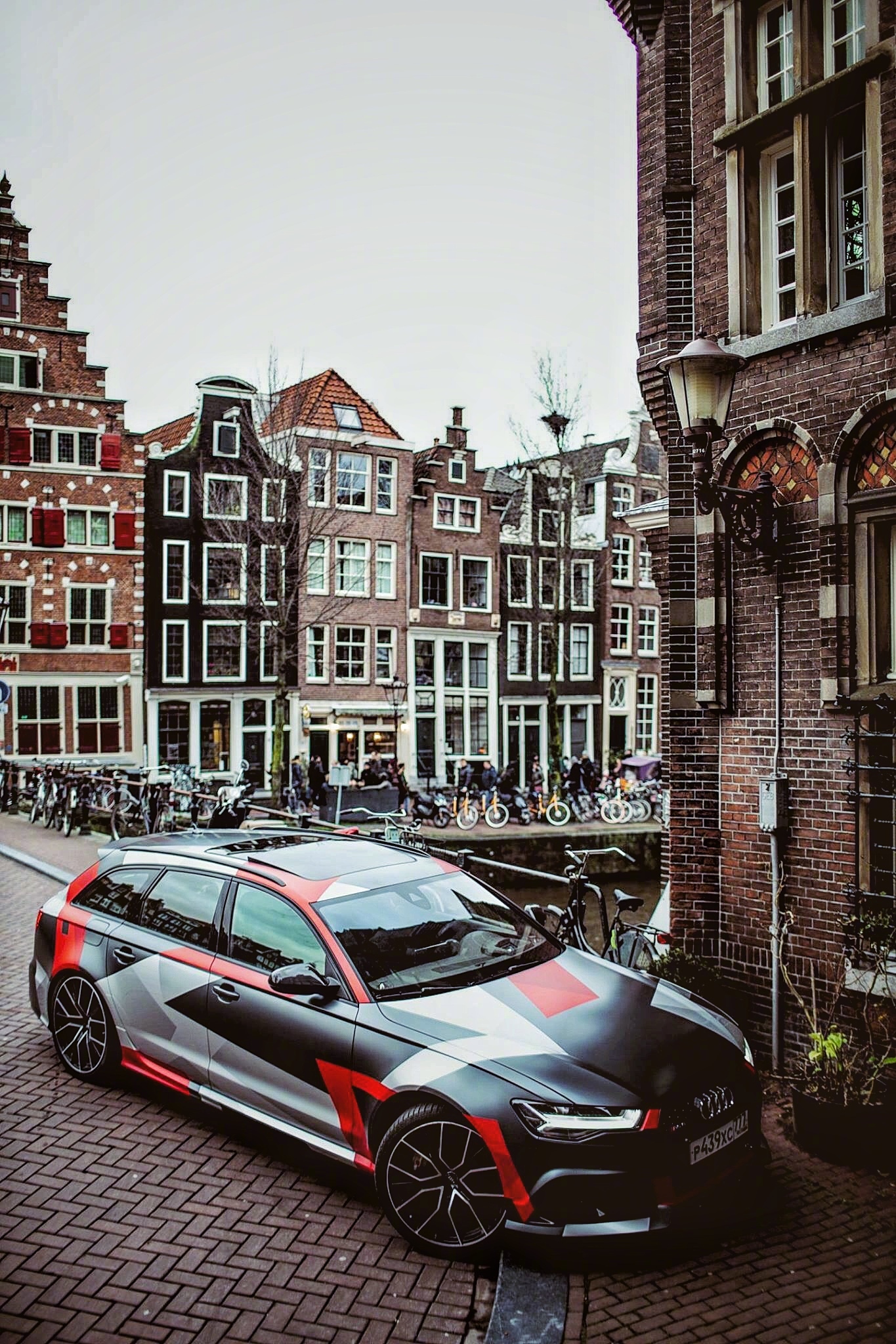 奥迪RS6街道大片壁纸第二套 大家自行收藏