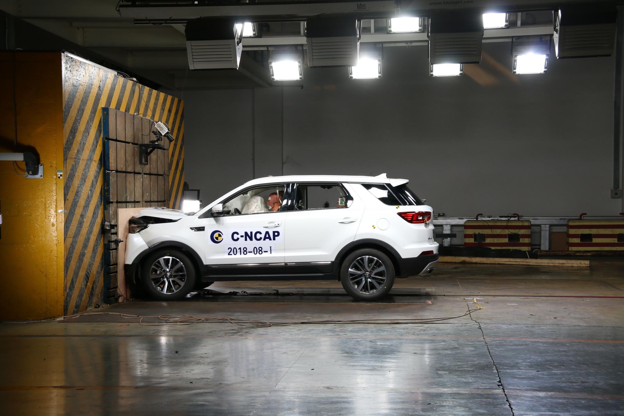 安全:长安CS55正面碰撞图解,中规中矩