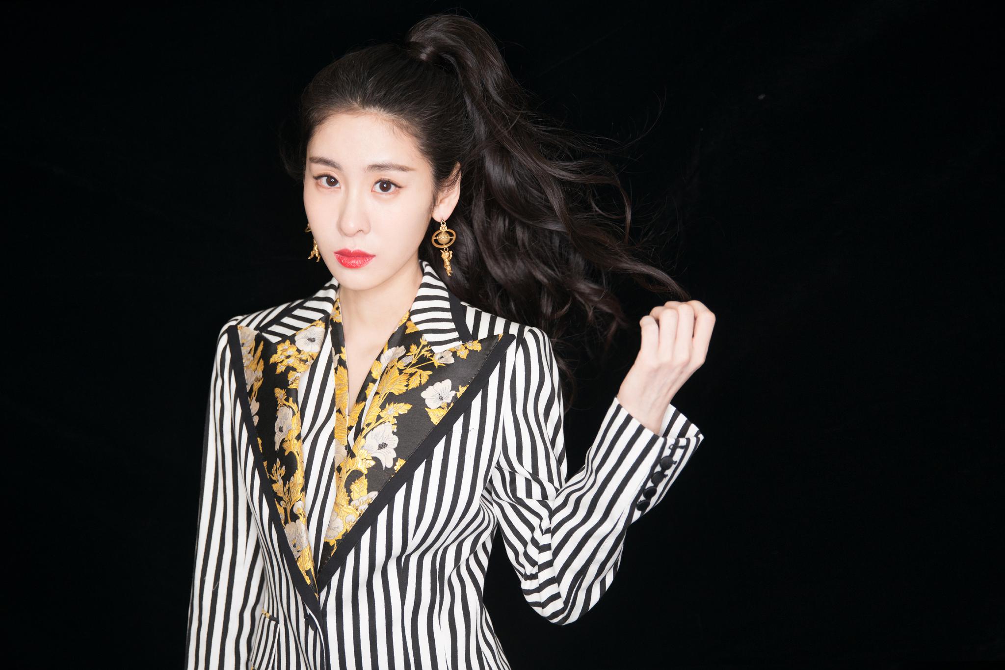 恭喜总裁 荣获 第25届东方风云榜音乐盛典最受