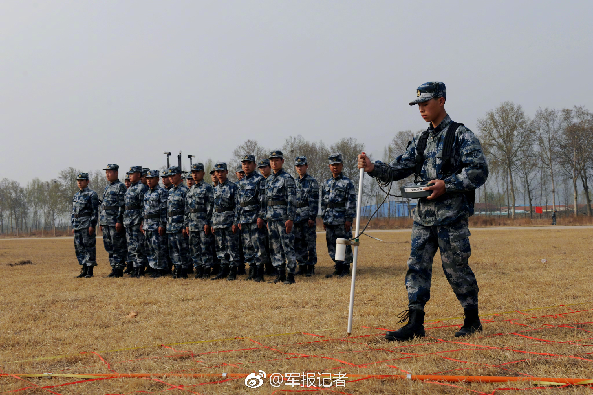 向实战聚焦!空军某训练基地在实战环境中开展教学活动