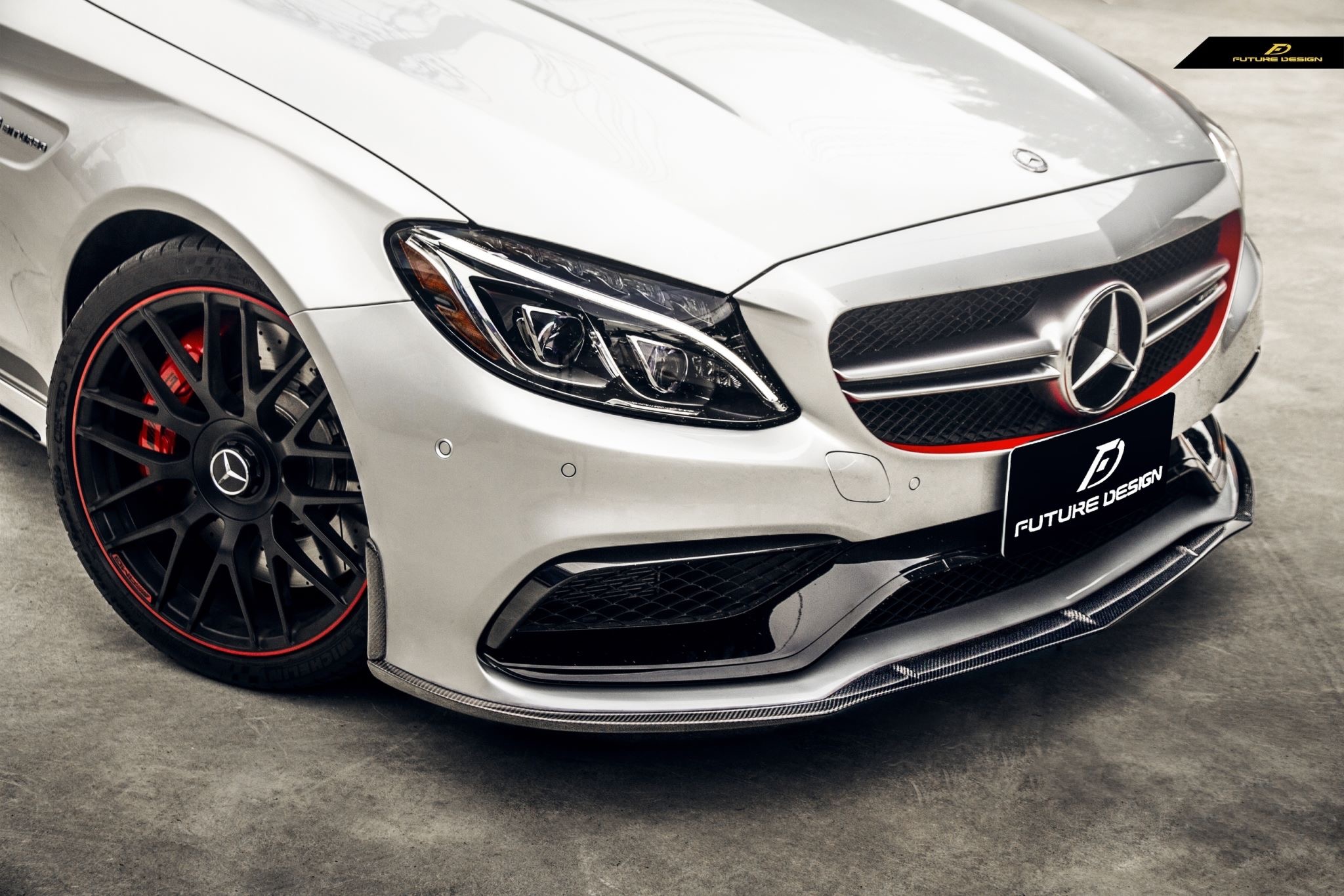 15年新款奔驰C63S车标