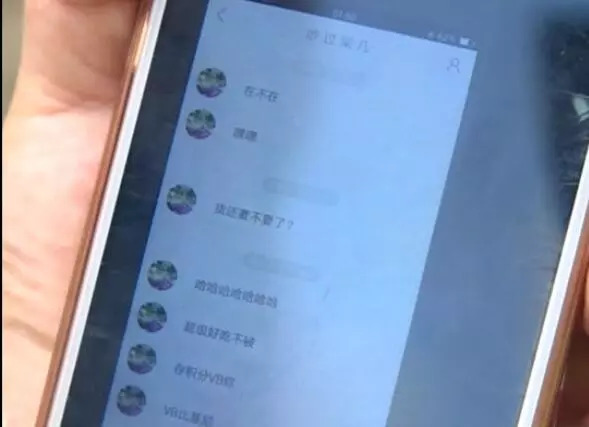 快手主播主动加微信,求礼物,9岁小女孩刷掉妈