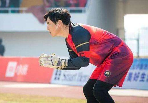 不满《西虹市首富》让狗当守门员