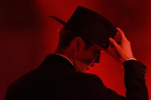 晗模仿杰克逊经典造型,今晚的《热血街舞团》