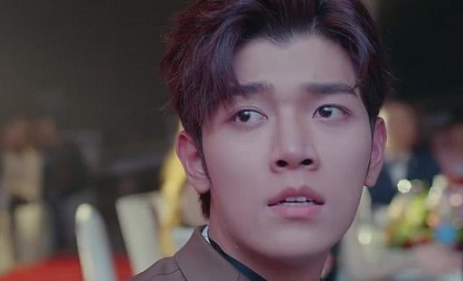 郑爽新剧开播一小时就破2.5亿,粉丝:连看八集,