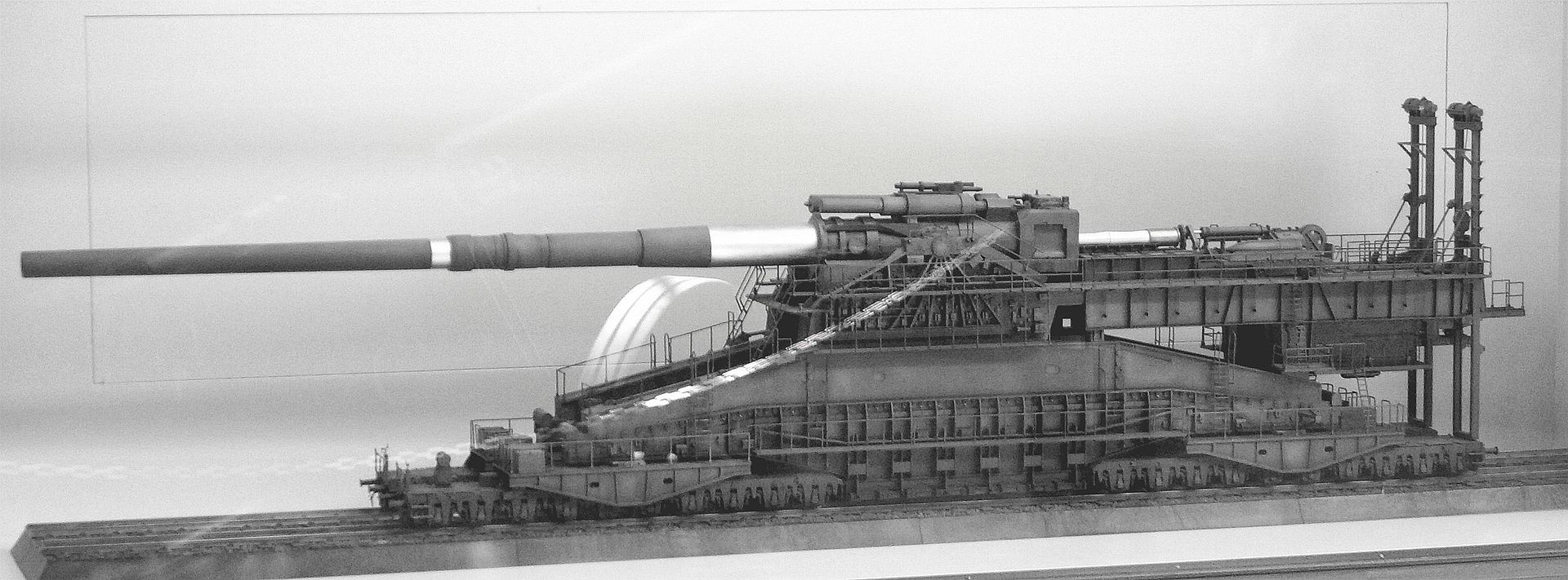 世界最牛的列车炮,其中有一种炮把美军压制在滩头四个