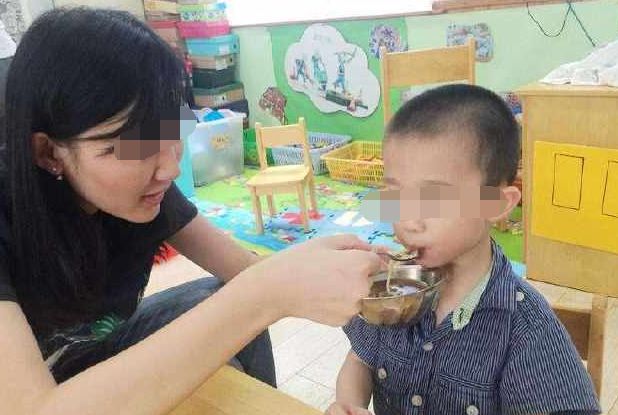 3岁宝宝经常吃饭呕吐,原来都怪宝妈,只因错误