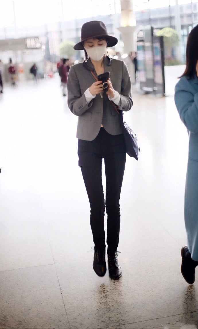 王子文胆真大!紧身裤穿出宽腿缝,网友:都能穿下一个拳头了!