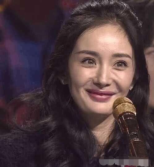 女星关掉美颜:关晓彤黑眼圈重,赵丽颖皮肤油腻