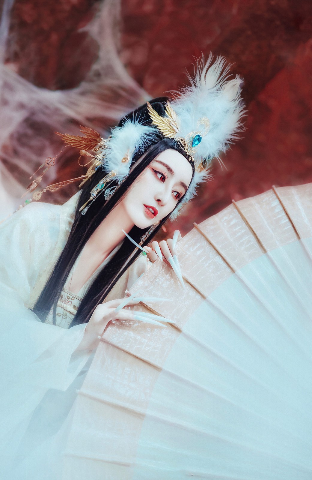 美女拍摄狐妖写真撞脸范冰冰 不仔细看还真以为是范冰冰