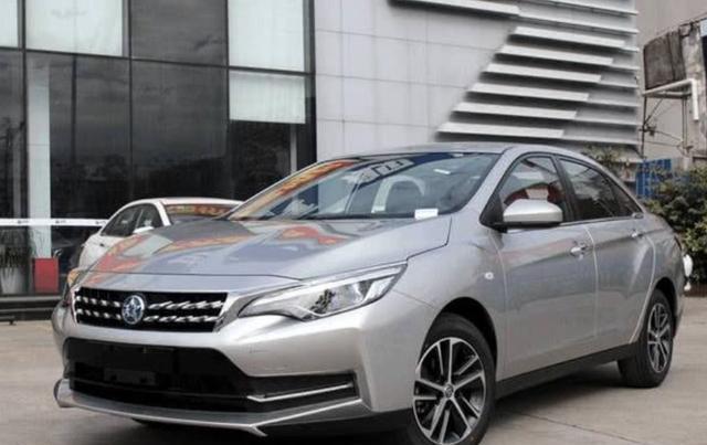 聪明人买车都不会买速腾，这货今年特别流行，顶配才卖11万！