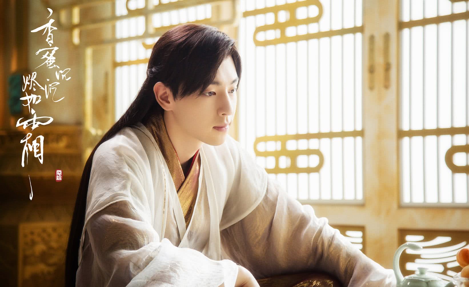 杨紫七夕前夜,微博发了8个字,邓论神回复,网友