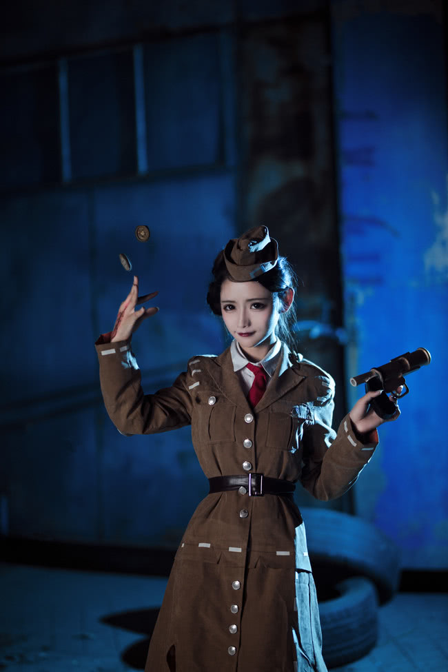 第五人格cos:小姐姐cos的空军太美了,网友:眼睛已经怀孕!