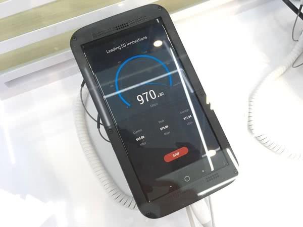 敲打华为!联想全球首发5G手机:搭载高通骁龙8