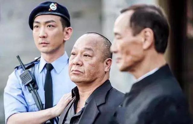 代表香港黑帮电影大佬形象的,不是吴镇宇黄秋生,而是