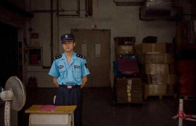富士康保安的工资还没普工高,为何普工看不起,却不敢得罪保安?