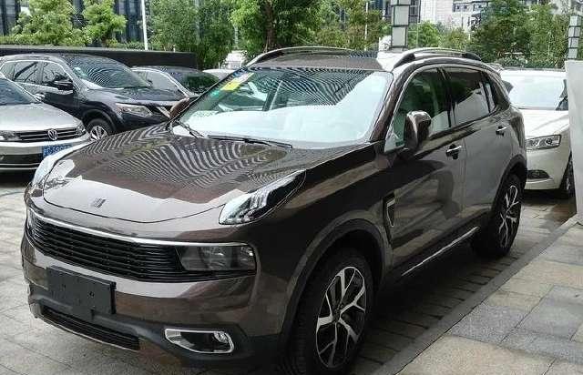 周末去看了领克01，实车比照片漂亮内饰有档次，比本田CRV强