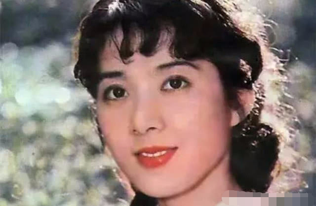 80年代,90年代,00年代的3位美女,差距一目了然