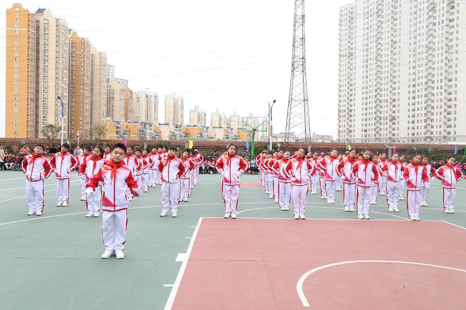 童心飞扬舞动梦想 郑州外国语牧歌小学自编韵律操增色学生课堂