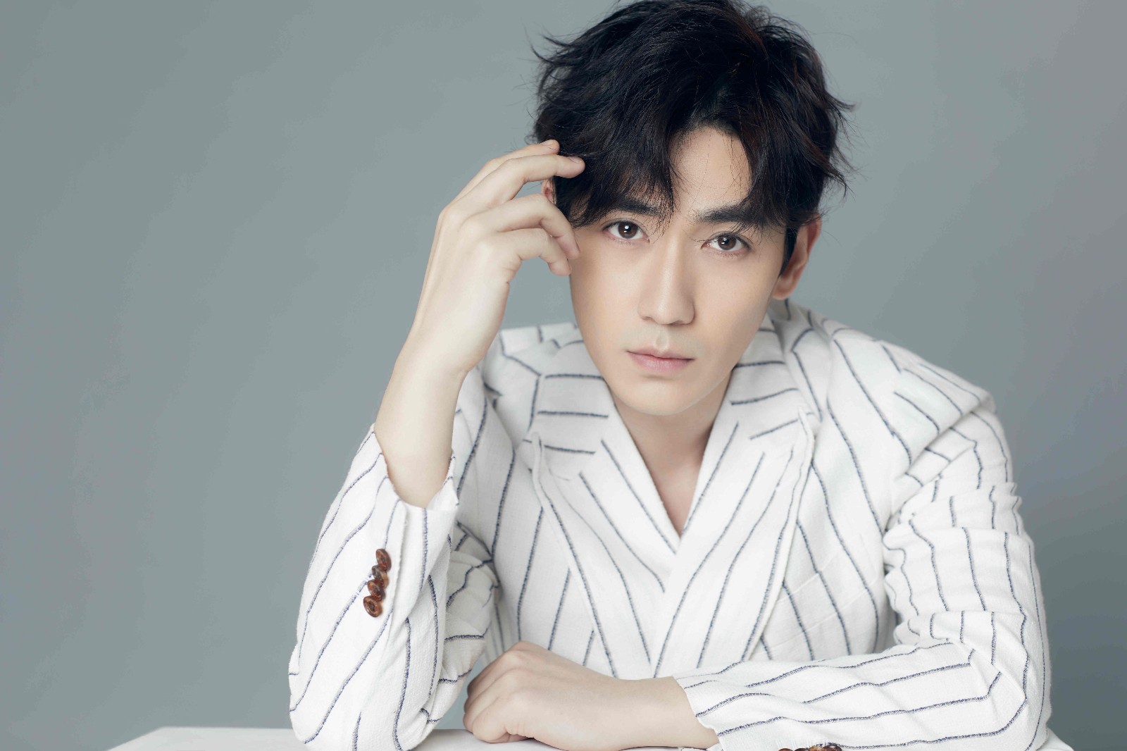 朱一龙时尚写真 混搭西装帅气有型