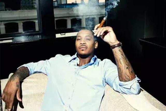 NBA球星抽烟谁最霸气?姚明边打游戏边抽烟,K