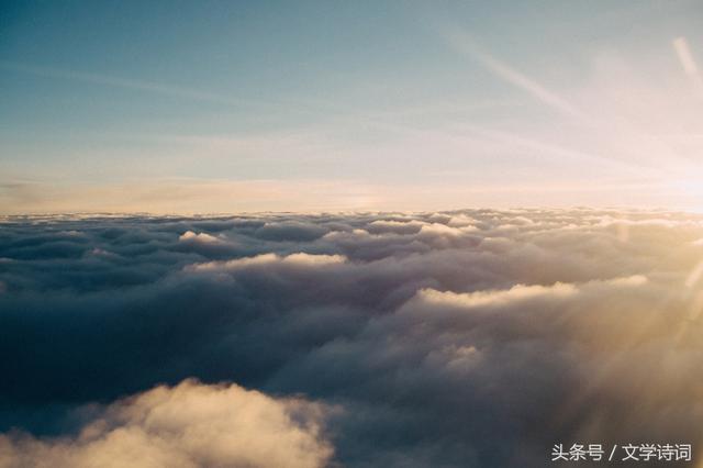 “云”字飞花令，你知道多少含云的诗词？明月出天山，苍茫云海间
