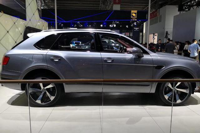 全新宾利添越V8汽油版详细实拍图