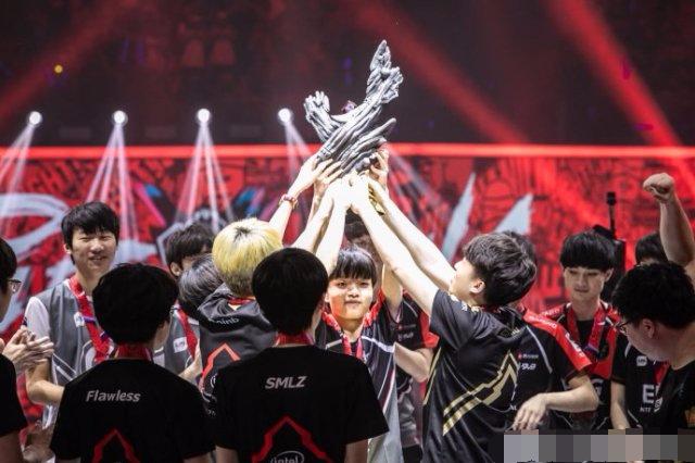 RW中单砍翻KZ成全韩公敌,韩国网友威胁doinb