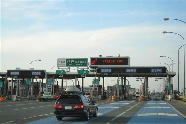 在高速服务区能睡觉吗?高速收超时费是否合理