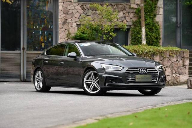 奥迪雄起，新车帅出新高度，四驱纯进口卖30多万，叫板宝马奔驰