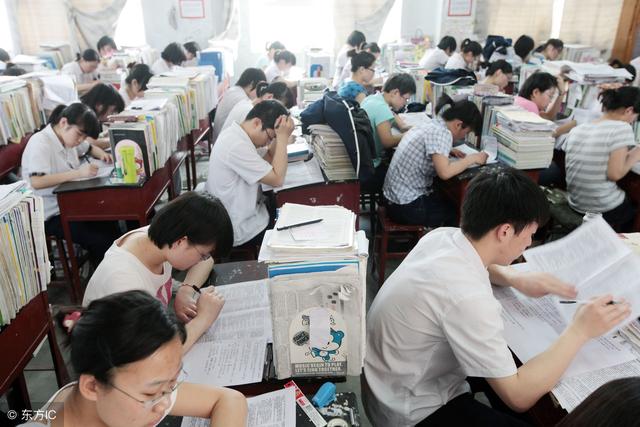 周末给毕业学生无偿补课,没法休息,教师:不补课