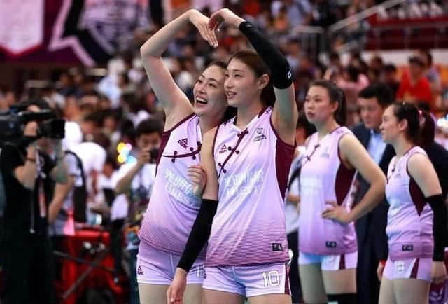 排超全明星赛后中国女排球员合影集,网友:简直