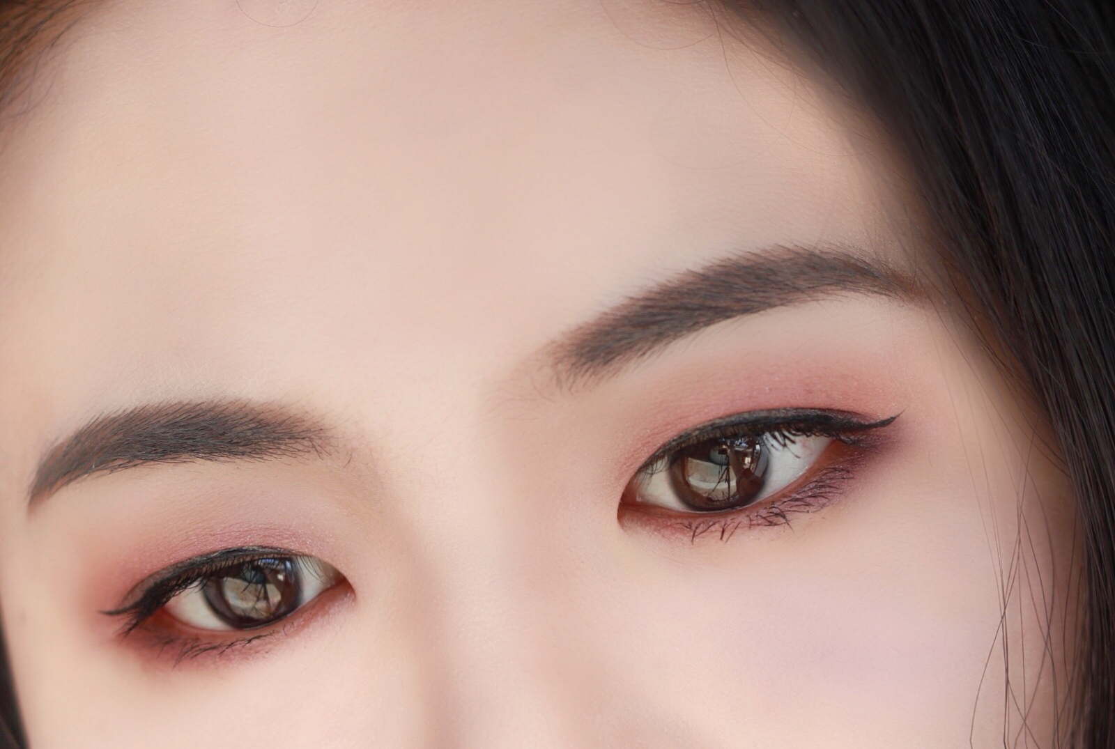 今天眼妆大胆挑战绿色→_→紫色眼影和睫毛膏