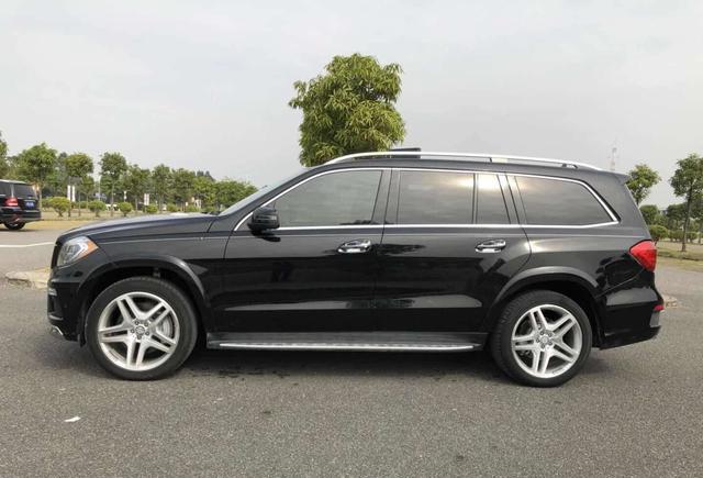 奔驰gl550图片2015,奔驰gl5502015 这车40多w拥有 2015年奔驰gl550-4matic 黑色 咖啡内