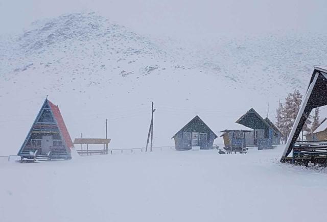 蒙古国首都乌兰巴托, 整个城市都被大雪覆盖, 温