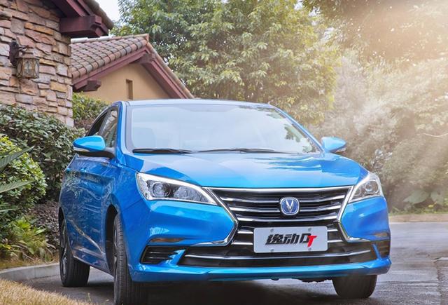 经济实用颜值高 10万内就能买到高配的自主三厢车 空间配置齐全