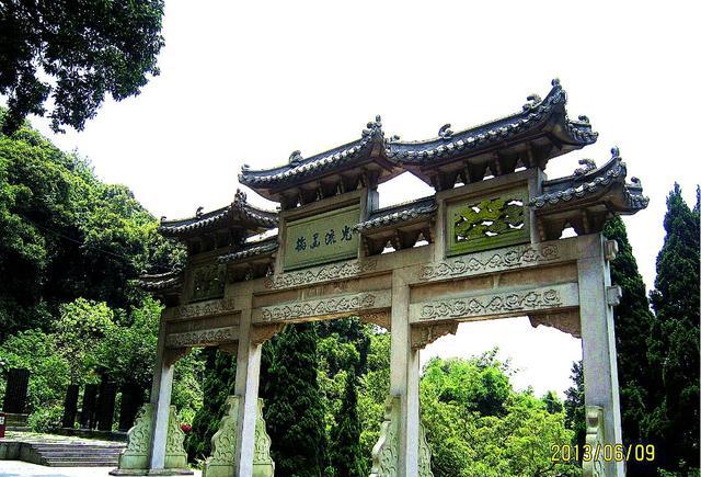 大家都来说说看!是广州白云山好玩,还是洛阳白