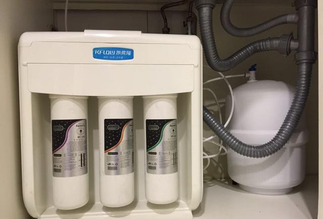 家用净水器这么摆放最省橱柜空间?