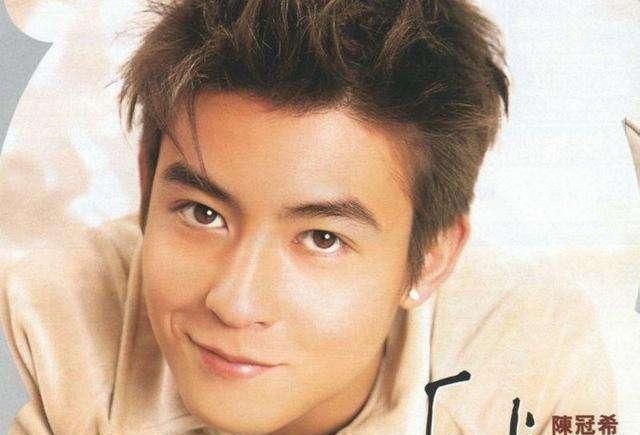 年轻气盛的时候开法拉利, 成为男主角后, 现低