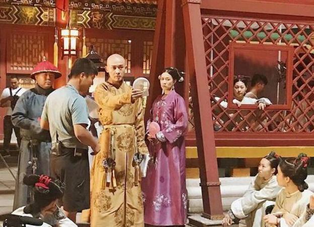 延禧攻略 花絮照聂远也太萌了吧，女孩围绕恐变团宠，嘟嘴犯规了