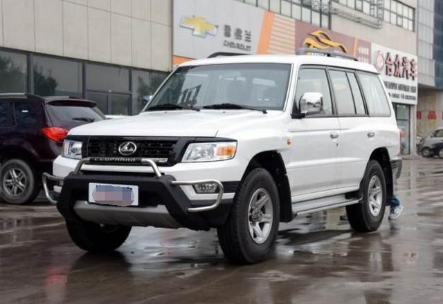 越来越多人买车选这部SUV,配外挂式备胎和2.0T发动机