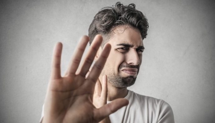 对一个人没感觉还要在一起吗 感情无感该如何抉择