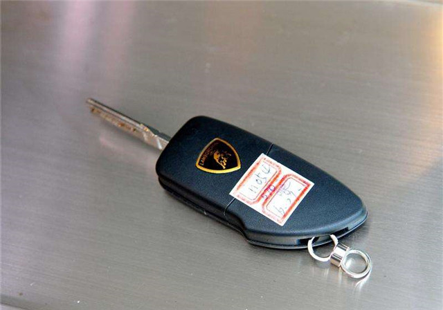 800万兰博基尼违章停车,直接被贴罚单,结果引