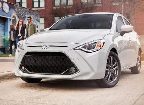 披着羊皮的狼！挂的是丰田标，开起来却是台马自达，这款车有点帅