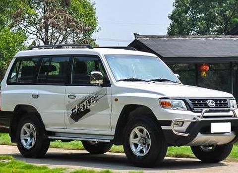 这中型SUV12万起，军工大厂出身，分时四驱差速锁，越野堪比霸道